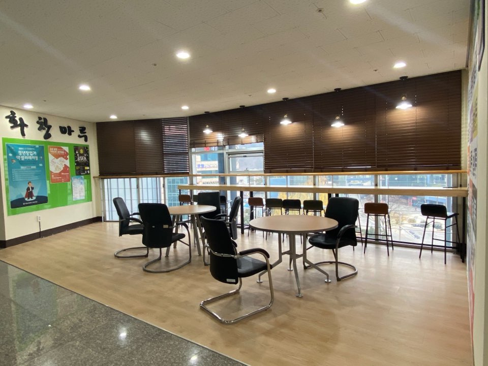 스페이스 전경 사진입니다_5